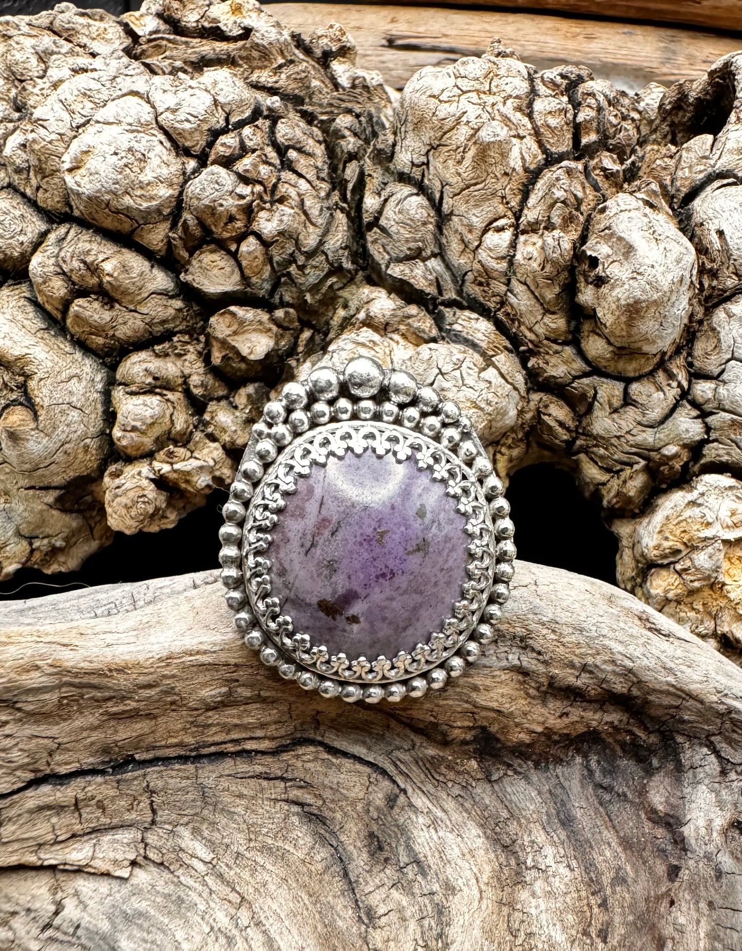 Purple jadeite ring