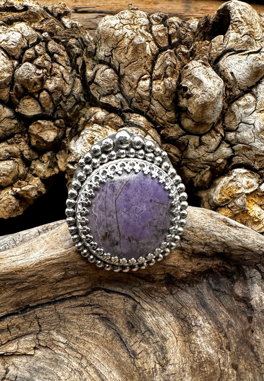 Purple jadeite ring